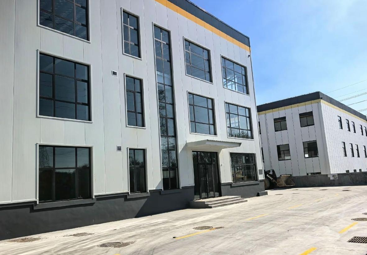 我们公司经营现在遇到了困难，老板开始想优化人员了。主要原因是我们公司销售的产品在