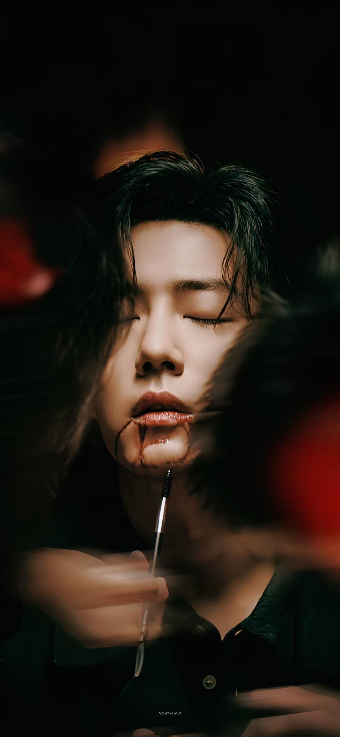 莫得闲 to 齐夏:

山东没鸭子没粉丝
山东的饼又大又硬当桌子 

齐夏：我喜