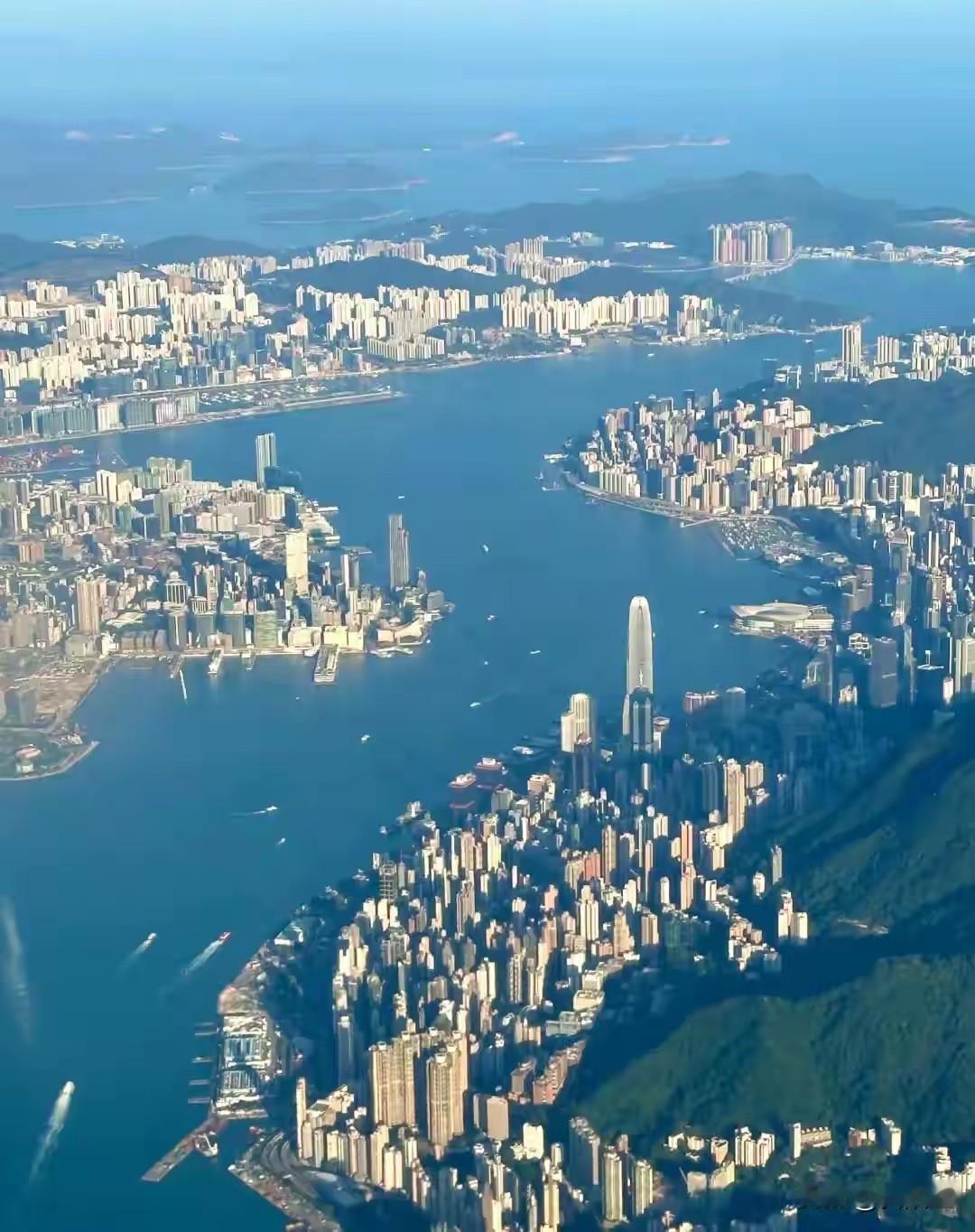 香港维港的两岸为何没有象其他城市一样，修建跨海大桥相连？维港是世界三大天然深水良