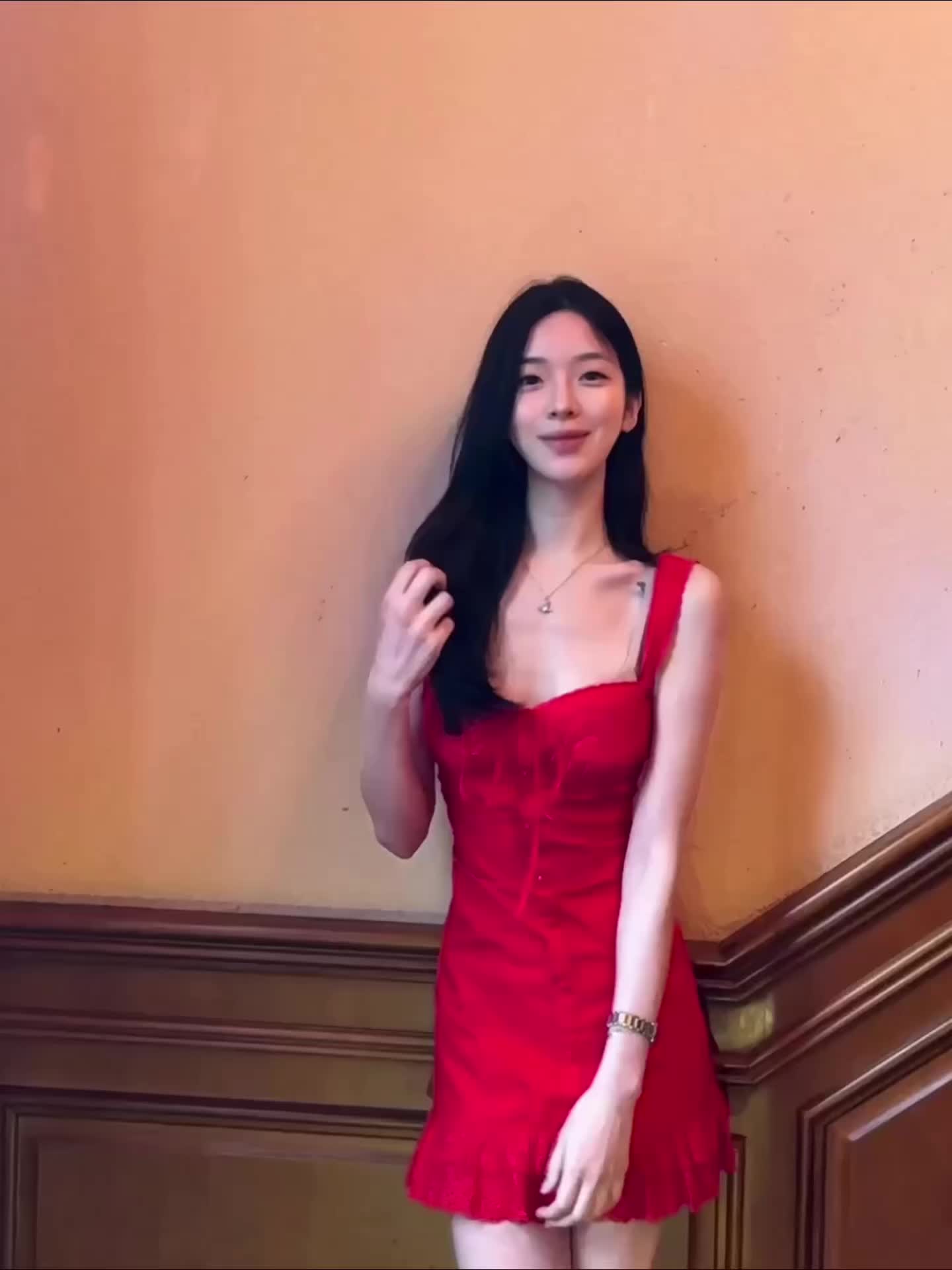 不知道咱晚奶在京城81号开美术展愿不愿意让我演京城女鬼