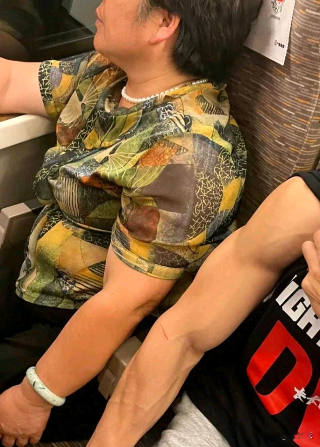 大妈也是个练家子？