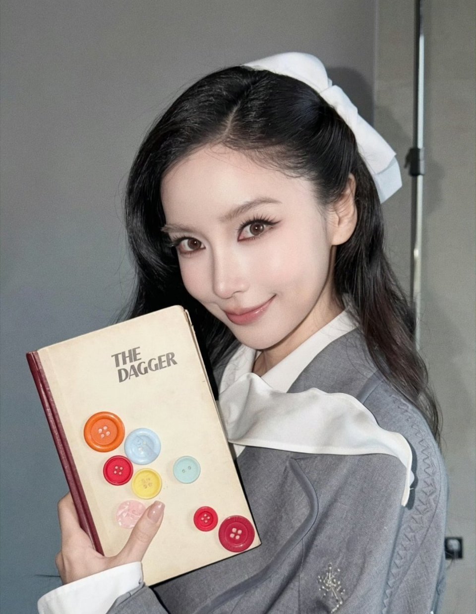 Angelababy看秀仪态昨天看到第一眼我都觉得妆容不太好看，有点不像她了，那
