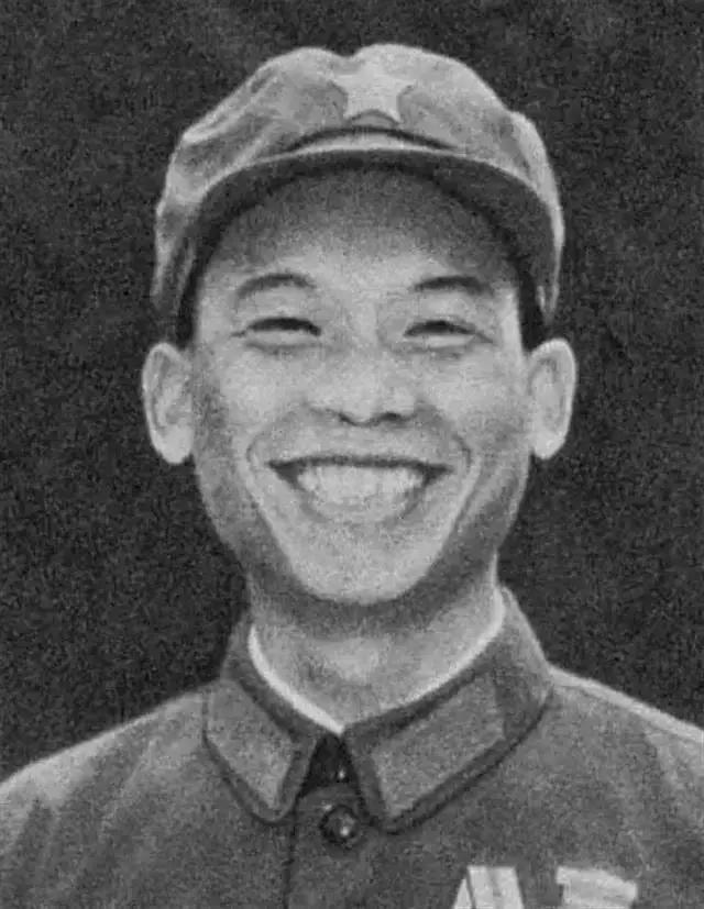 1979年2月，我军7名战士被越军包围，眼看突围无望，一个战士准备拉响手榴弹同归