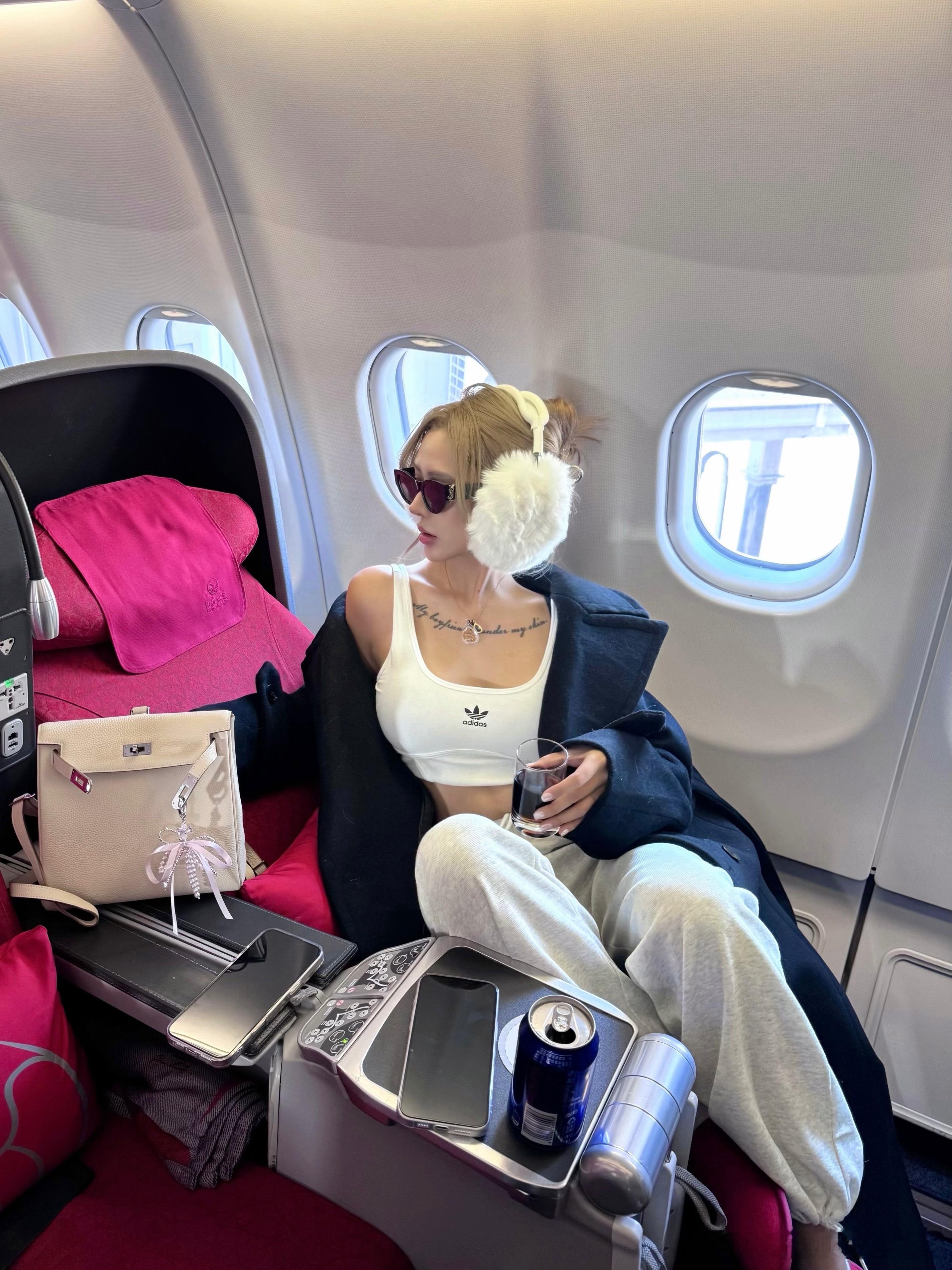 嘻嘻公主流浪记开始了 真的没有那种为单身又有公主病的女人专设的男模送机服务吗 从