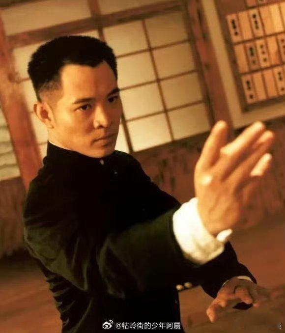 李连杰回应为何不再拼命拍戏谁没被巅峰时期的李连杰狠狠吸引。访谈里他坦然面对岁月痕