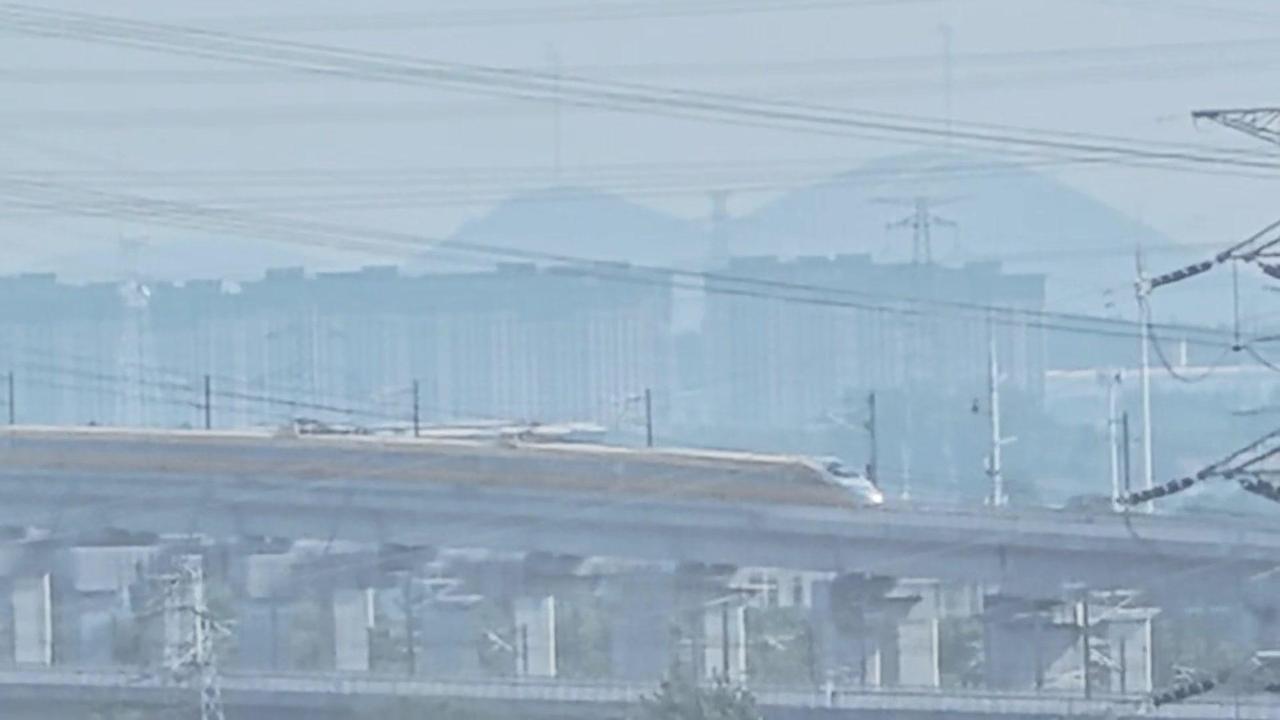 六月六日，高铁动检车连续三年在这一天奔赴徐州东，这份对淮海大地的钟爱，让每次相遇