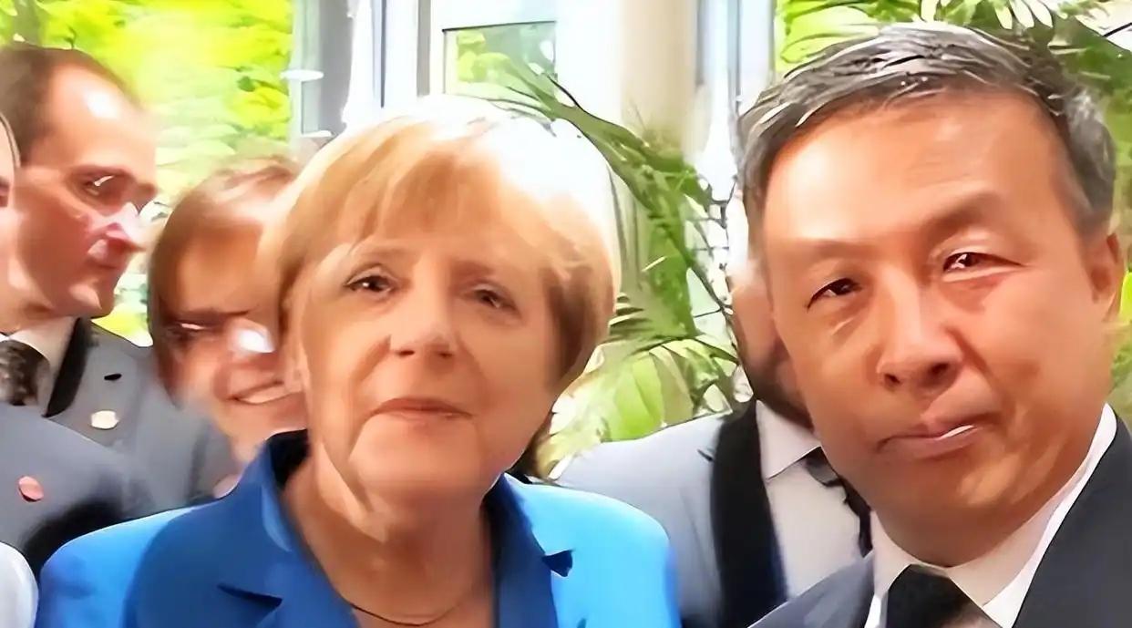 “再晚就没机会了！中国赶紧向美国‘认怂’，主动放弃发展权才是唯一活路！”
 
这