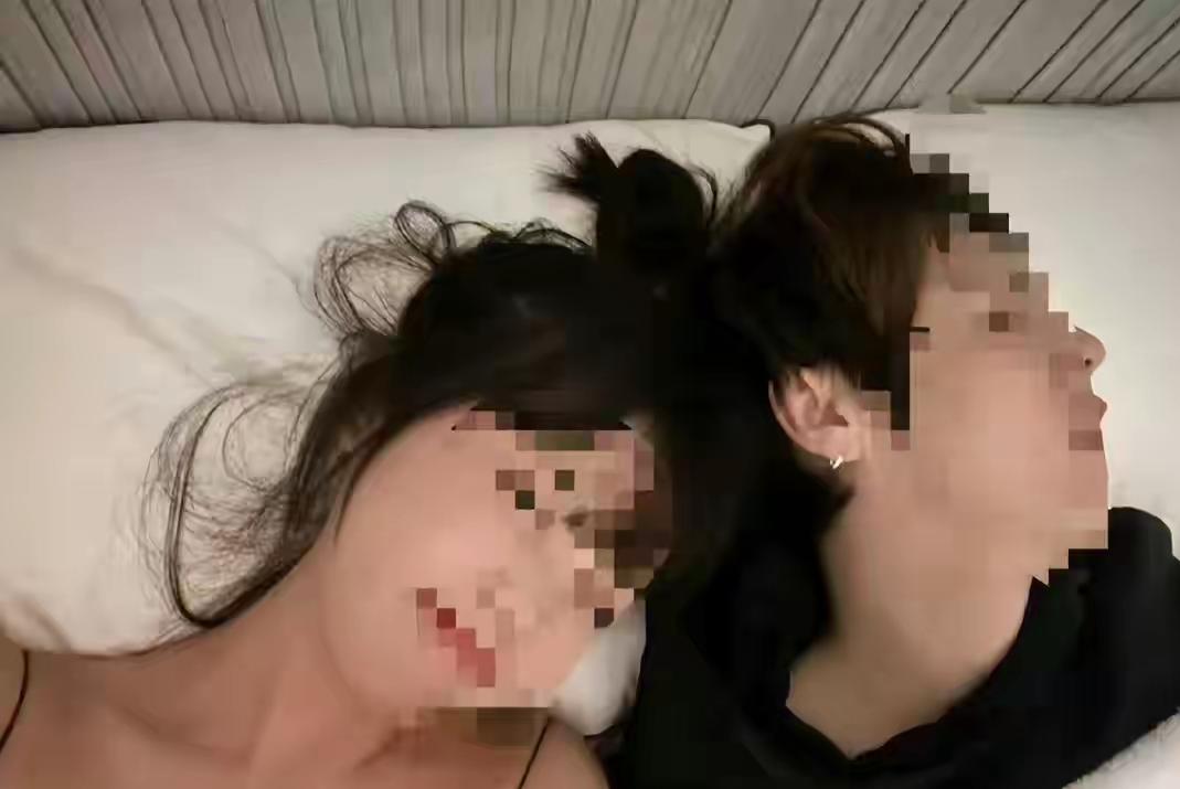 这是受到什么刺激了吧？要不然也不会深夜发文乱咬。

想出名想疯了？网红司晓迪深夜