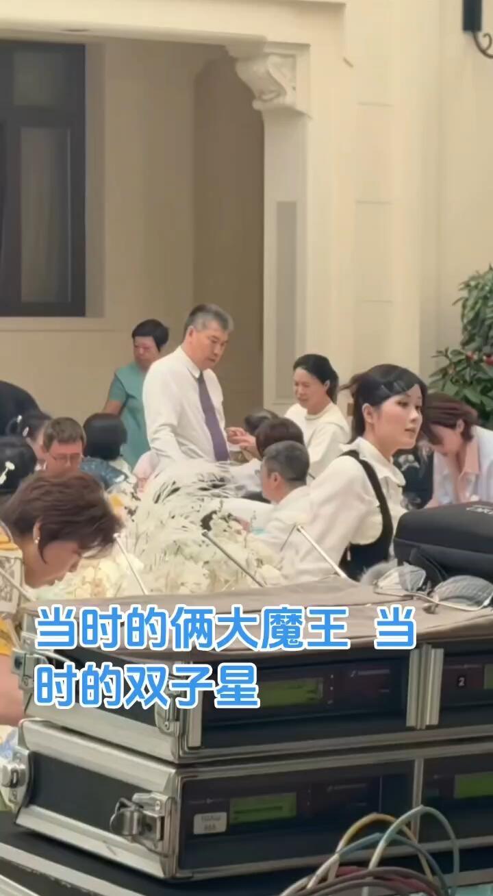 李指导女儿结婚，昔日的乒乓球传奇人物，集齐了，难得一见，难得一桌都是世界冠军坐一