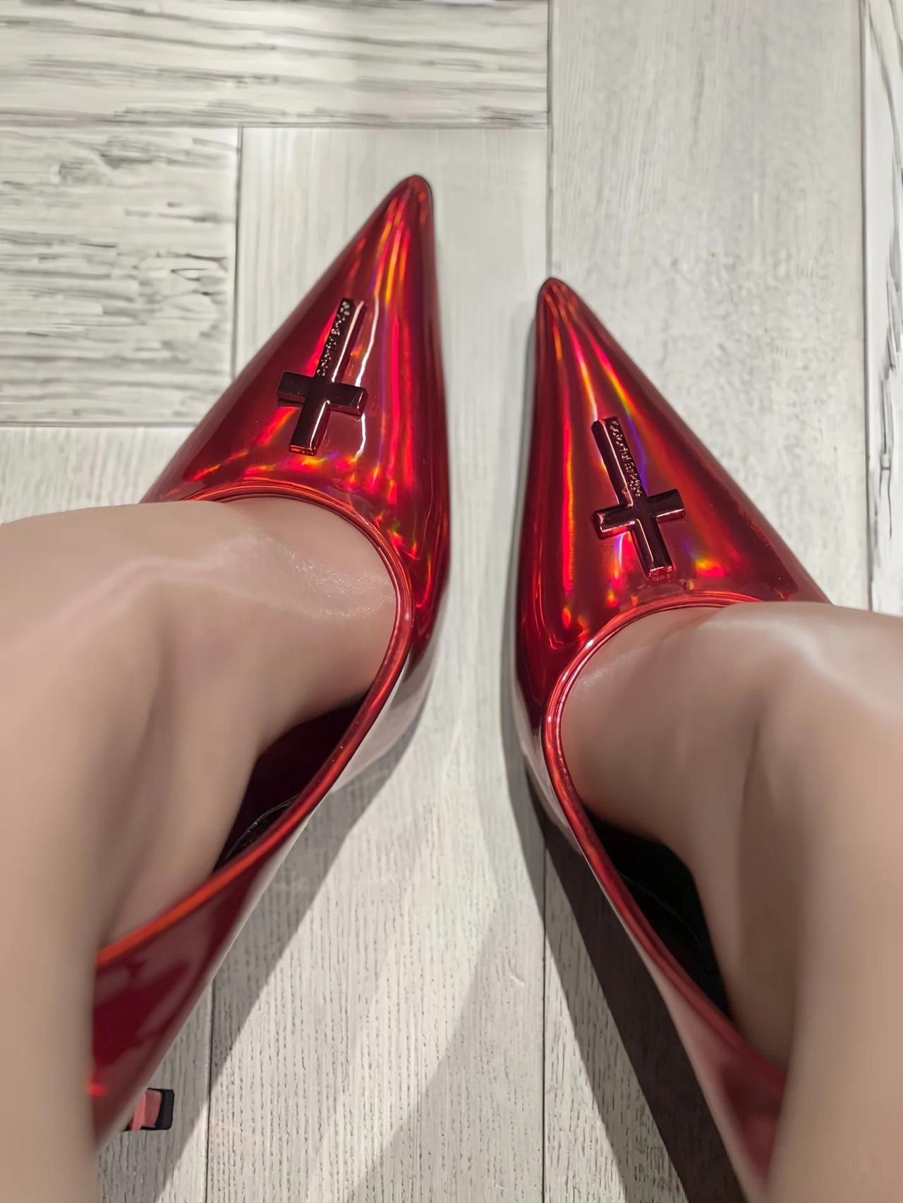 晒图笔记大赛镭射红色高跟鞋👠美甲