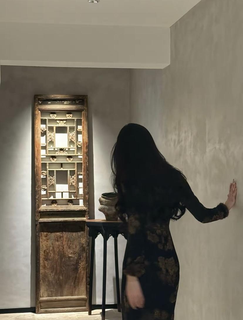 我发现了 幸福这玩意 
不卡颜 不卡钱 不卡性格 不卡身材 
啥都不卡 就纯卡命