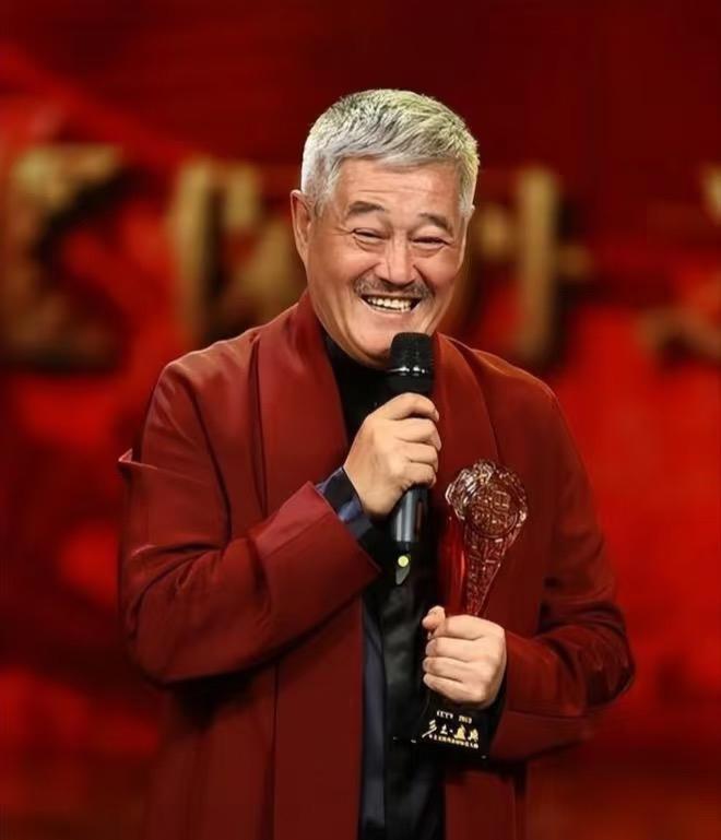 赵本山啊 要不你就别再“退隐”了 今年春晚首次联排一亮相…… 现在联排年轻艺人占