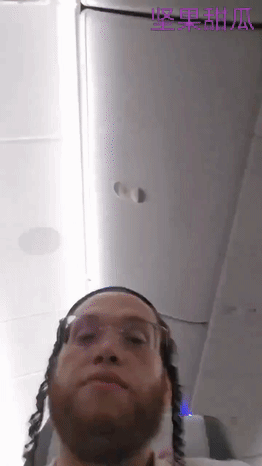 大批犹太民众兴奋的乘坐各种交通工具前往乌克兰乌曼，一年一度的盛会，乌克兰做好了严
