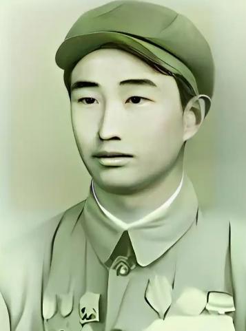 1943年，日军空袭时，18岁战士宋岭春仰面躲在草丛里，看飞行员探头出来，当敌机