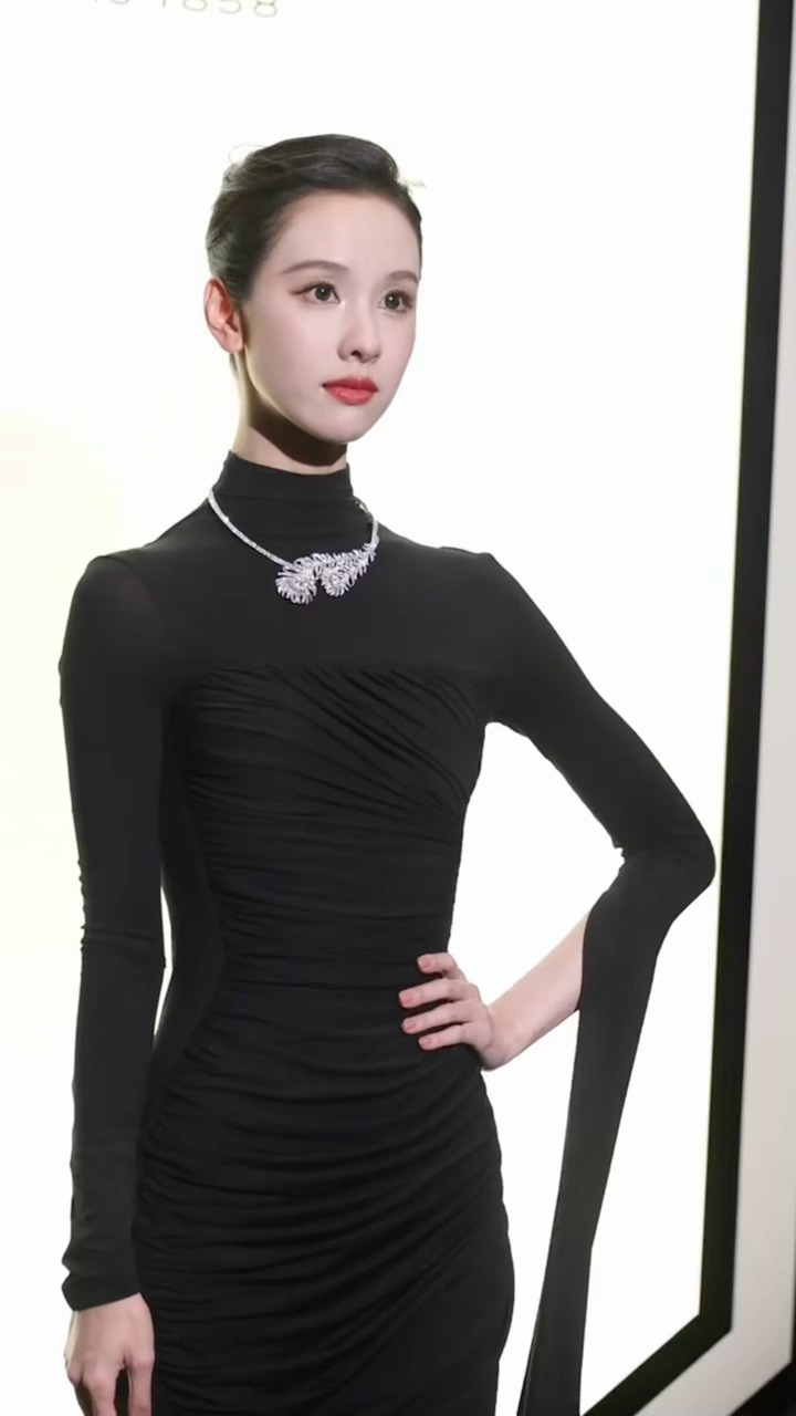 陈都灵今日线下活动丨优雅高贵的黑天鹅公主🦢 