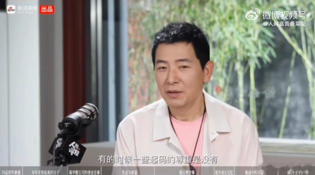 大小S刚出道时跨年晚会演冰箱 回看这段经历满是心酸，刚出道的姐妹俩被迫cos冰箱