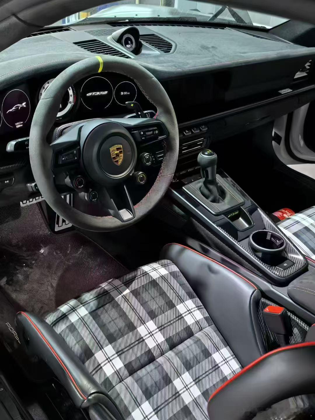 保时捷992 GT3 RS CXX 定制版，24年11月...1200km，陶刹