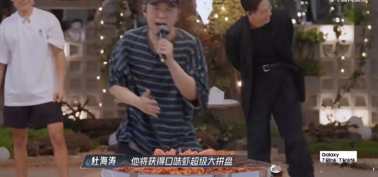 #阿如那颁奖都像要打人#阿如那颁奖好像这个架势好像要打人[允悲]。#披荆斩棘# 