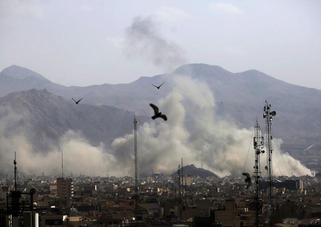 关门打狗！美舰进易出难，海峡收费分分钟变成集体收尸美国和伊朗在巴基斯坦首都谈判前