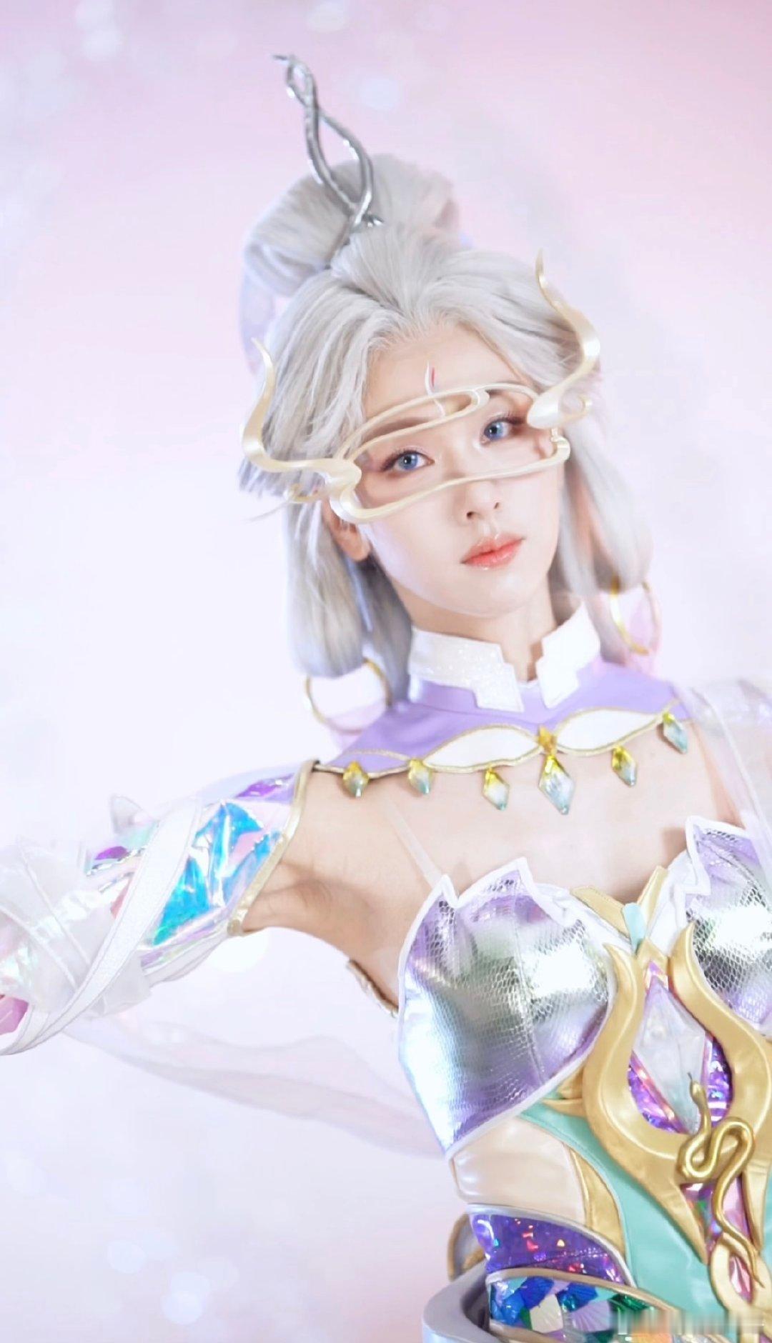 陈都灵[超话]  陈都灵神赛博神女造型  家人们谁懂啊? 嘟嘟神颜我夸麻了，看到