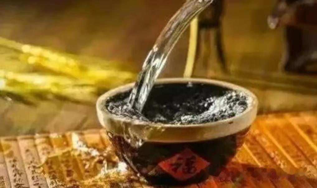 捣练子.酒醉
 杯起落，世奔忙，
苦辣风霜入酒肠。
只为柴米催行役，
谁甘贪醉遣