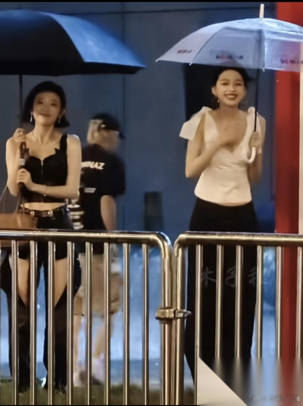 这一季浪姐，孙怡应该会被好多人喜欢，但是体重真的太轻了，风一吹就倒。 一堆人一起