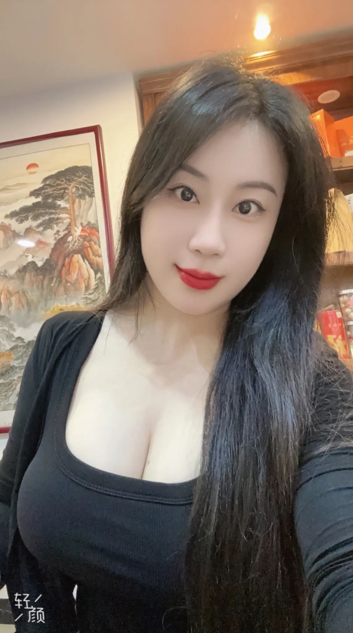 生活就像泡茶 摇晃时浑浊，静置便澄明 不必强求纷扰立刻消失老板娘日常
