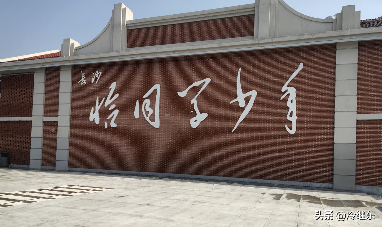 要想培养出自驱力强的孩子，着实不易。但也并不是没有方法。
   我的两个女儿，自