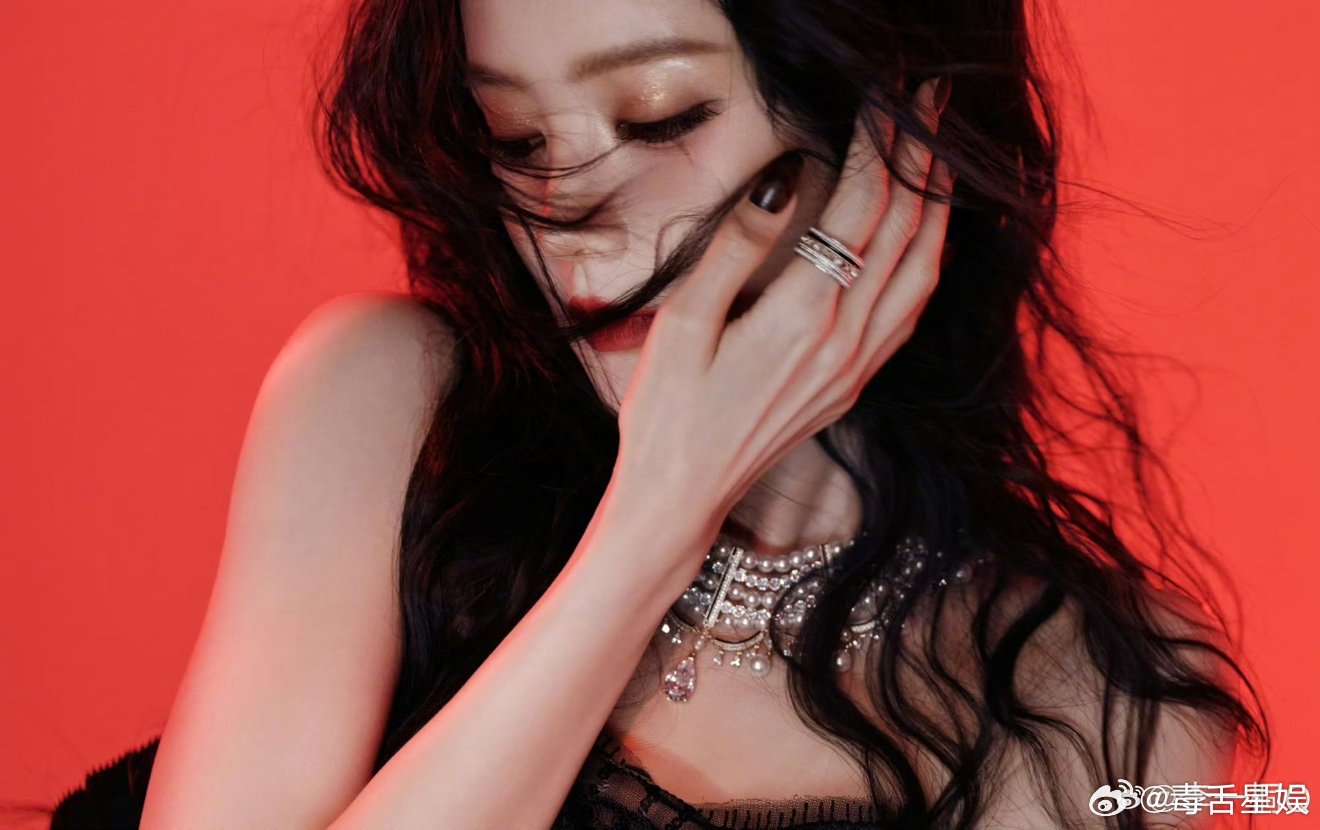 李一桐红唇黑天使李一桐黑纱黑翼大片 李一桐美晕我啦！ 