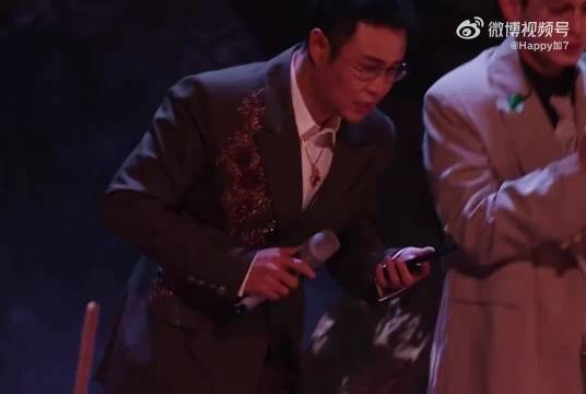 #小沈阳沈春阳披哥三公神来之笔##沈春阳一句话升华小沈阳披哥公演曲#茶花开了整首歌基调本就伤感，沈春
