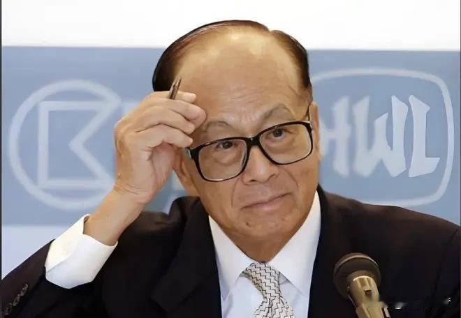 巴拿马在美国施压下收回中国经营的港口，根源在于其与美国之间长期存在的不对称依赖关