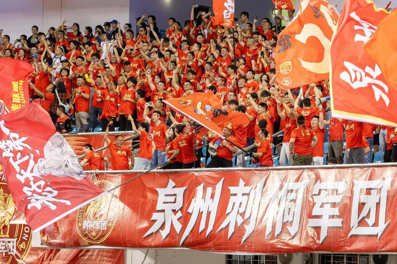 捍卫主场！闽超泉州2比0击败漳州，28312人现场狂欢