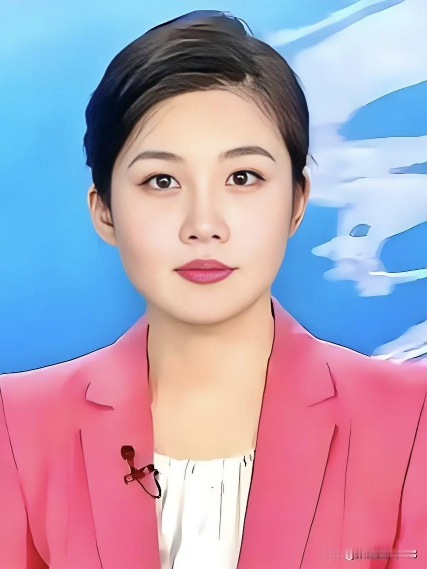 央视主播刘妙然，台风稳重大气，专业功底扎实，深度访谈里共情力十足，始终以赤诚传递