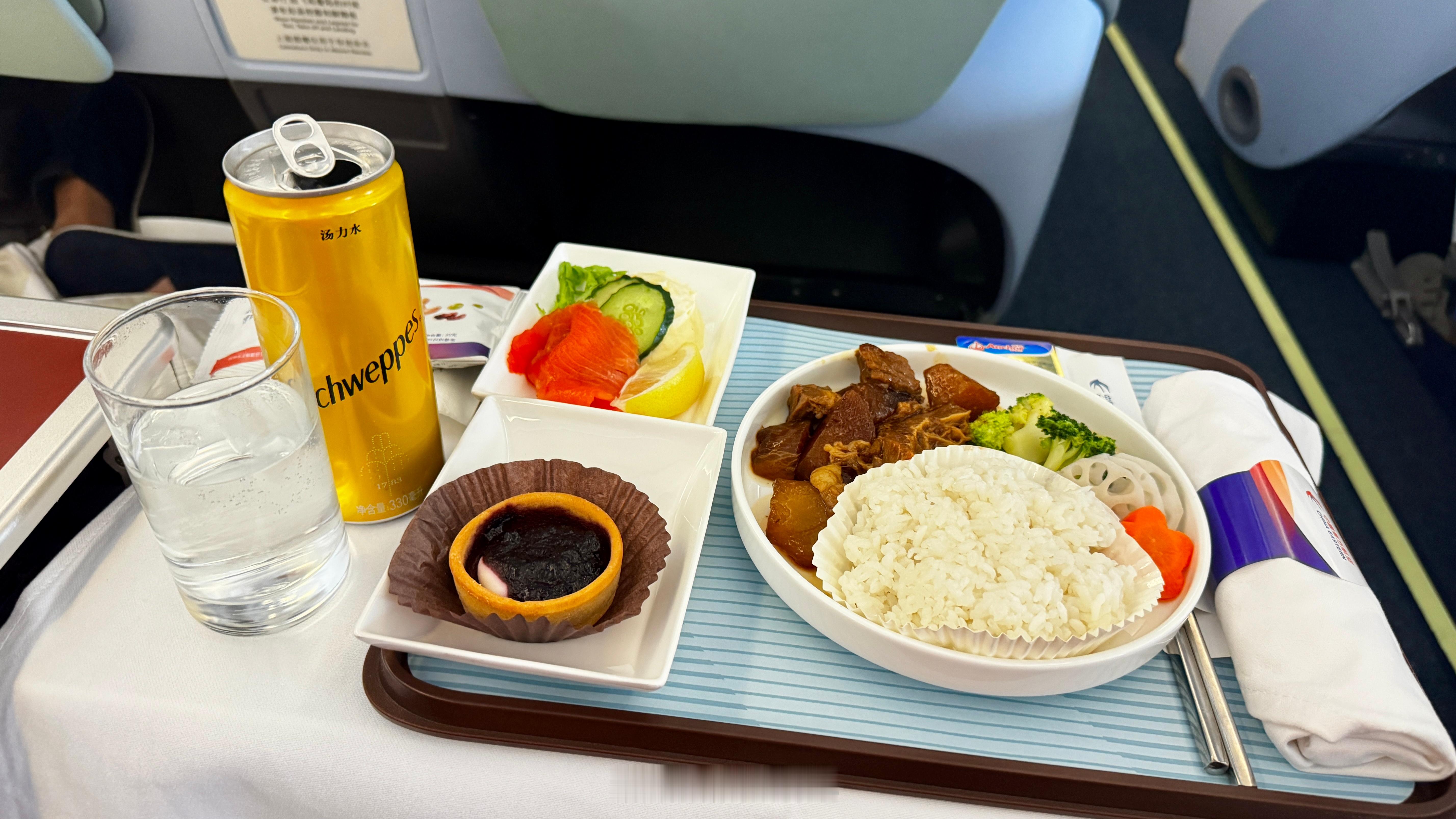 今日米奇班机晚餐…上海[超话]  ​​​
