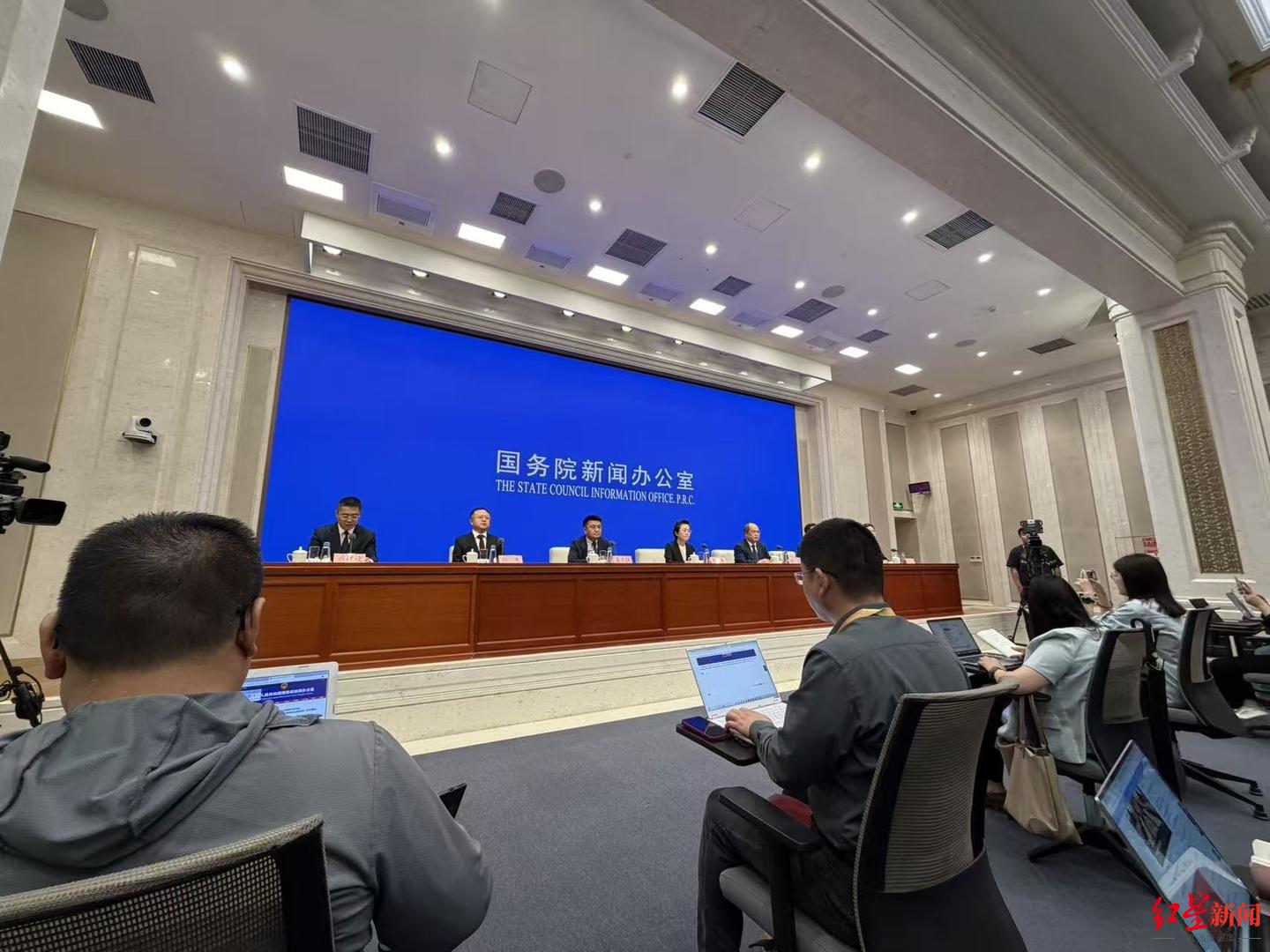 国家发改委:推广居住证互通互认、常住年限或常住积分转换等经验