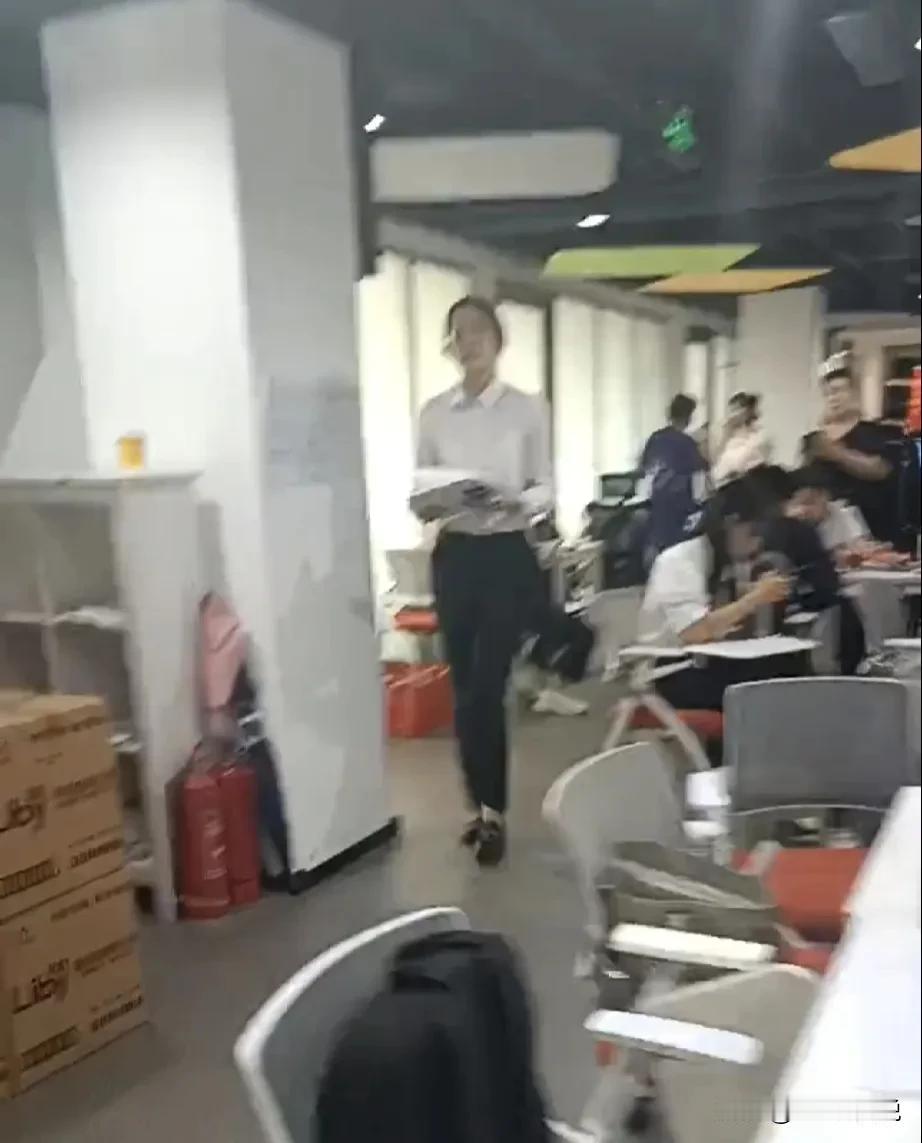面试通过的88年运维工程师，在谈薪的时候称自己当前工资是15k，公司参照这个标准