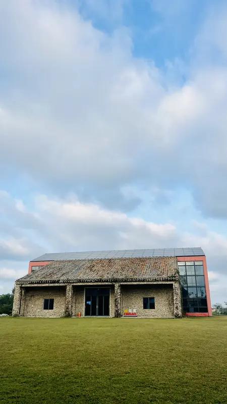 馆长之类的网红，多是流量催生的产物，不必太过当真。就像有些爱国网红，他们爱的或许