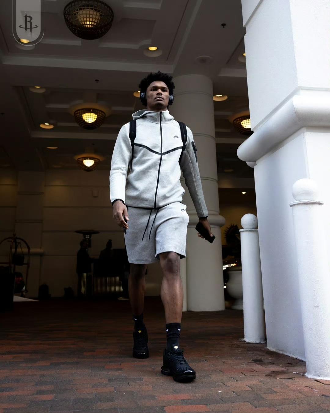 阿门汤普森不在今天的伤病名单里，可以出战背靠背打魔术的比赛[赞]