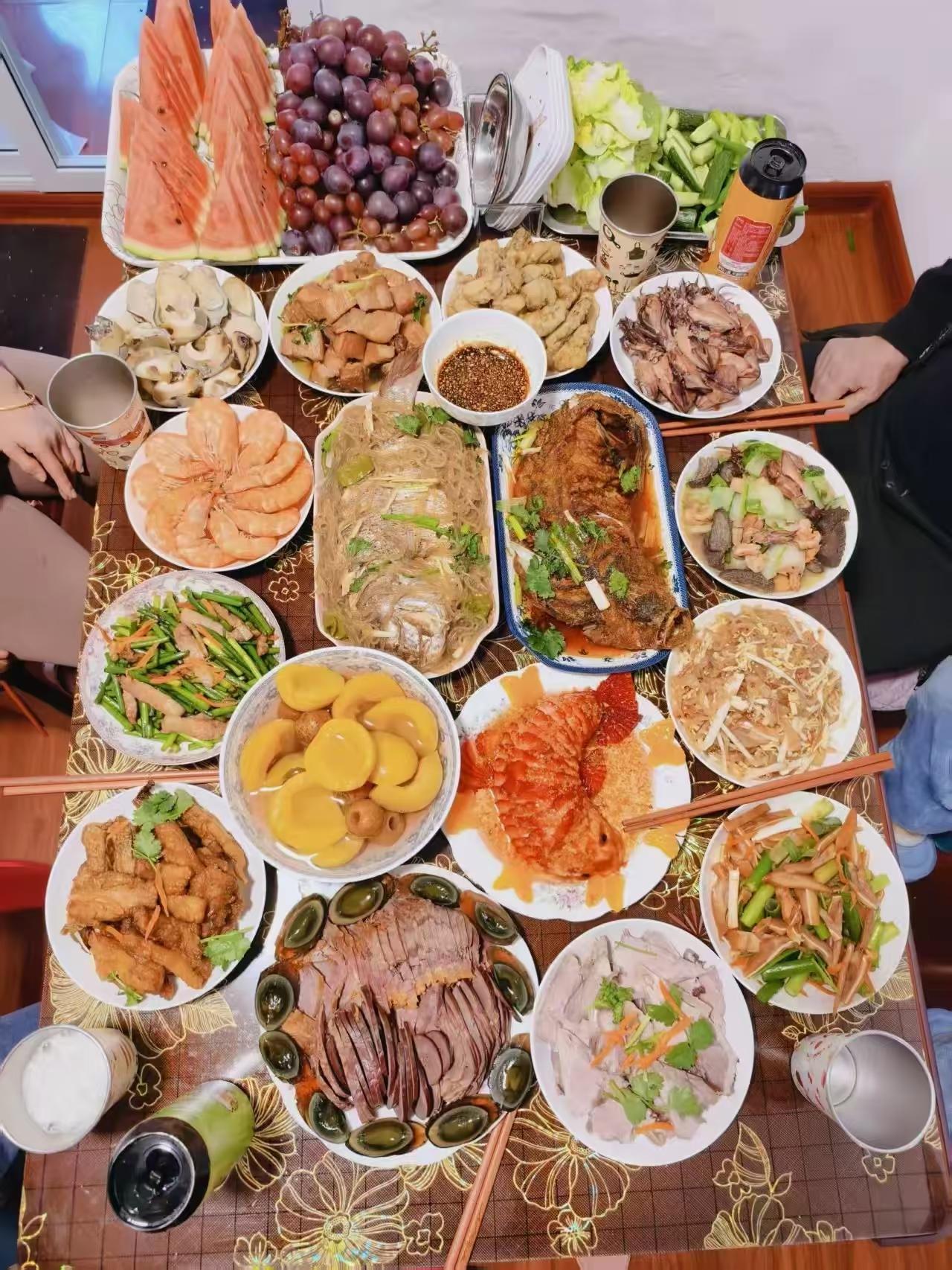 吃水不忘挖井人！
翻身不忘共产党！
没有毛主席就没有新中国！
就没有我们今天的幸