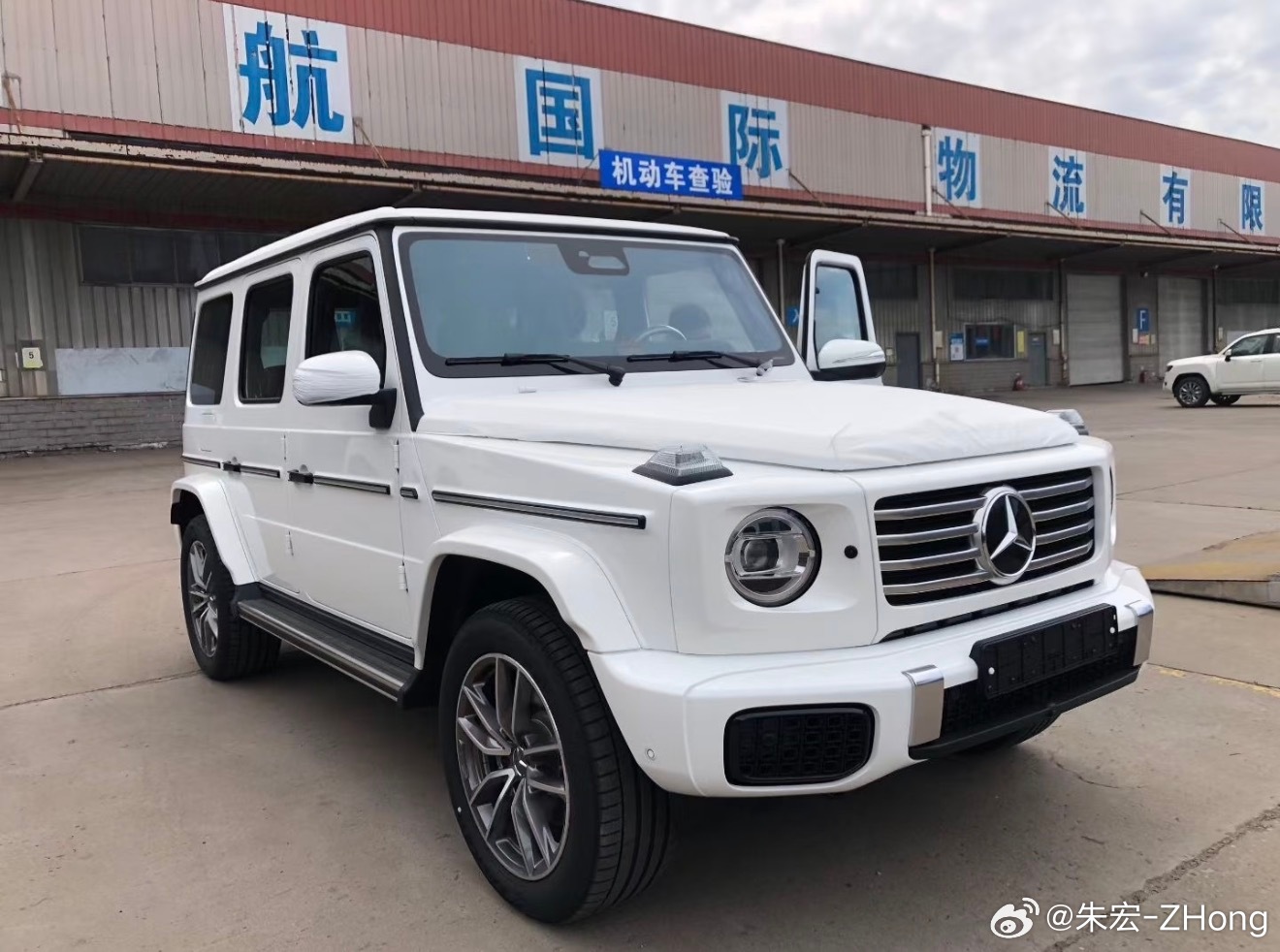 奔驰G450d 韩版的想买的要抓紧了韩国出政策了要求3000km 和半年才能出口