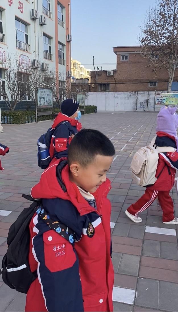 儿子，你人生中第一个期末考试，相信你是最棒的！自从上了小学一年级，不管...