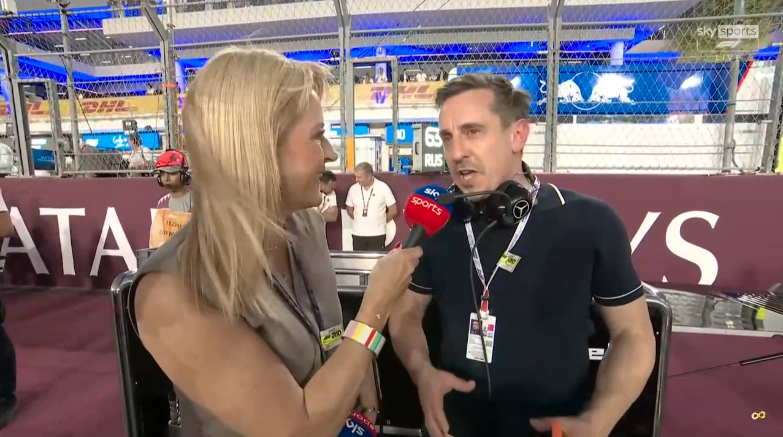 曼联名宿加里·内维尔本周来到了现场F12025F1卡塔尔大奖赛