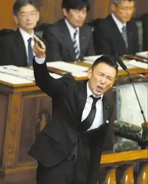 山本太郎在国会直言：与中国冲突不是遥远可能，而是现实警告。他说解放军火箭军有35