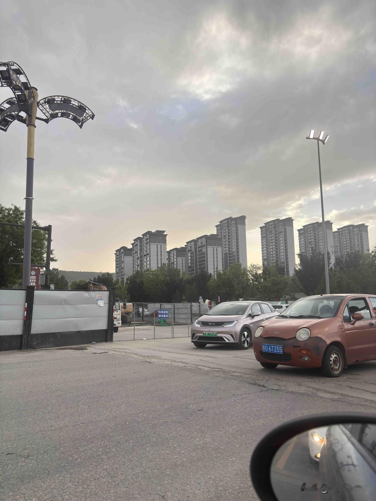 蓝田将军岭隧道东口边坡修复工程，这个一碰到大雨，爱塌，记得几年前也是这样，这个跟