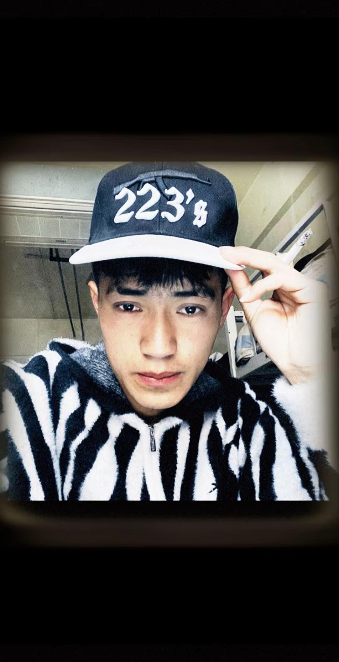 在梦中哼着她  曾经爱的歌谣