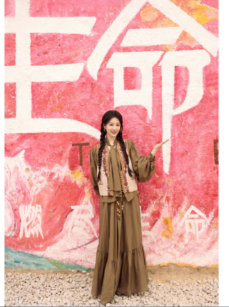 杨紫青海生态文化传播大使 有人扎根故土，有人远道而来，有人一生只做一件事，雪山不