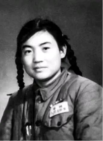 1994 年，“英雄儿女” 解秀梅因脑梗住院，欠下 3 万元医疗费，在医院准备停