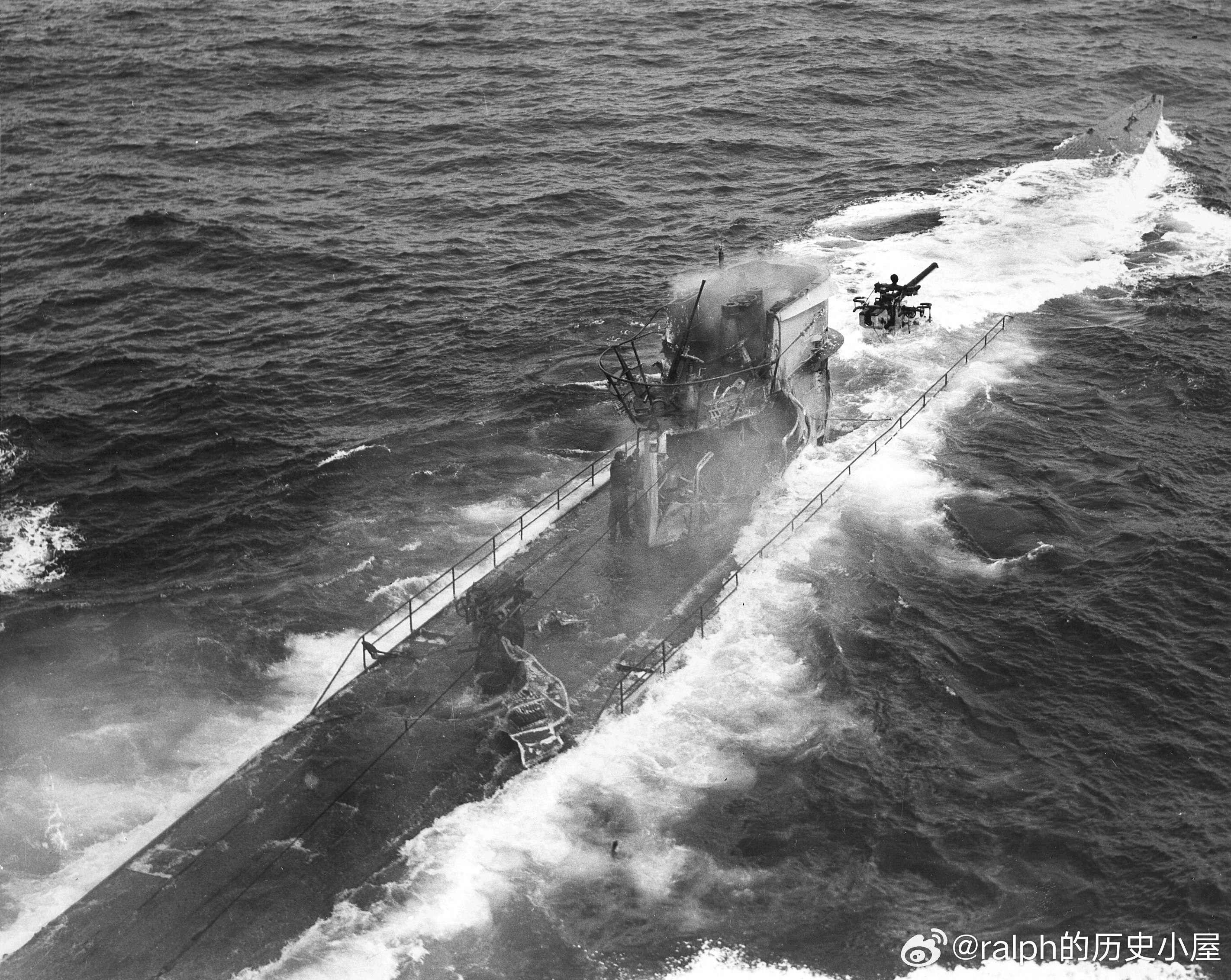 1943年4月17日在爱尔兰西南部被美国海岸警卫队快艇Spencer击中即将沉没