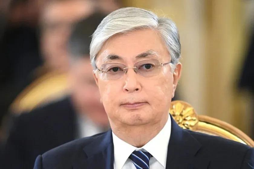 小哈：龙大，我夹在中间真的太难了啊！
龙国：难做？一边拿美国的豁免当筹码卖人情给