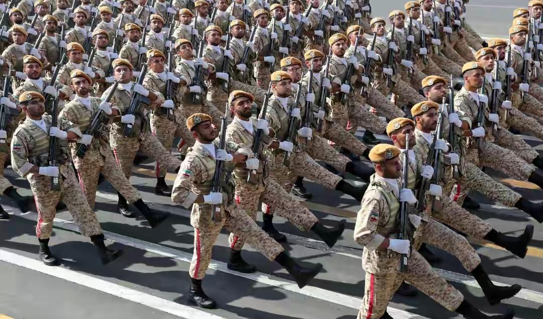 特朗普紧急踩刹车，美军F-35A迎来噩耗：加油机爆胎